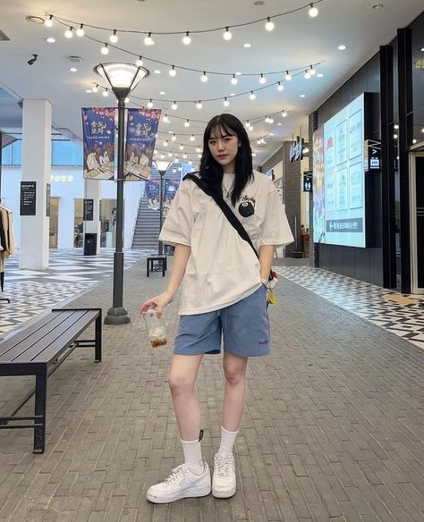 Boyish Shorts Outfit, Boyish Outfits Korean Polo, Summer Ootd Ideas Street Styles, Boyish Summer Outfits, Casual Boyish Outfits, Shorts Outfit Korean, Boyish Outfits Korean, Korean Street Fashion Summer, Summer Outfits Tomboy