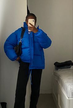 Blue Puffer Coat Outfit, Vail Outfits, Blue Puffer Jacket Outfit, Puffer Jacket Outfit Winter Style, Coat Outfits For Women, Puffer Jacket Outfit Men, Puffer Jacket Outfits, Puffer Coat Outfit, 2022 Streetwear