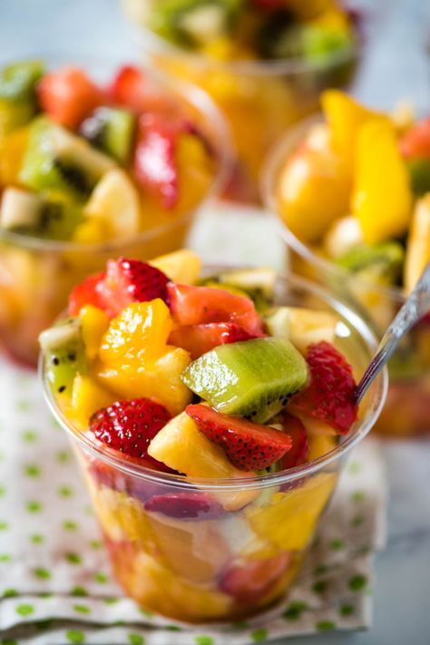 Salad Cups For Party, Fruit Salad Cups, Individual Fruit Cups, Tropical Fruit Salad Recipe, Salad Cups, Pizza Fruit, Salad Appetizer Cups, Tropical Fruit Salad, Mandarin Oranges