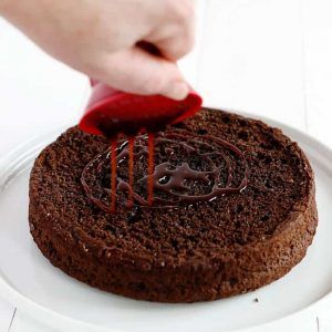 Chocolate Simple Syrup, Make Chocolate Syrup, Simple Syrup For Cakes, Miniature Desserts, Chocolate Syrup Recipes, Amazing Salads, Frosting Ideas, Simple Syrups, Syrup Cake