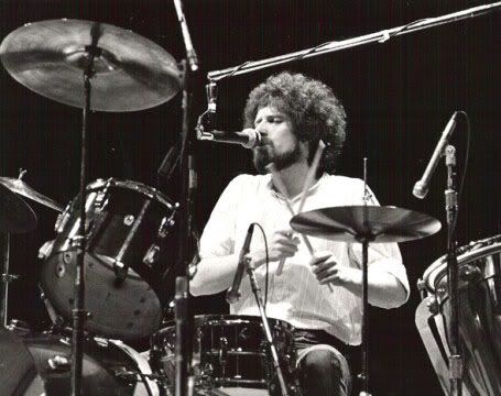 Top 5 Drummers Who Can Sing – DRUMMERS PARADISE Don Henley, Eagles Band, Glenn Frey, We Will Rock You, Hotel California, The Great White, The Eagles, Custom Guitars, Beautiful Voice