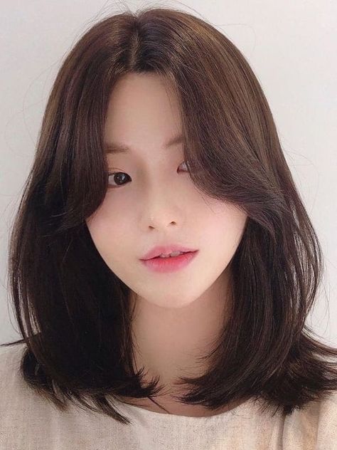 Korean Medium Haircut With Curtain Bangs, Long Bob Korean Shoulder Length, Korean Short Haircut With Curtain Bangs, Korean Lob With Curtain Bangs, Short Haircut With Curtain Bangs Asian, Haircut Short With Curtain Bangs, Hair Styling For Shoulder Length Hair, Korean Hair Shoulder Length, Lob Haircut Korean