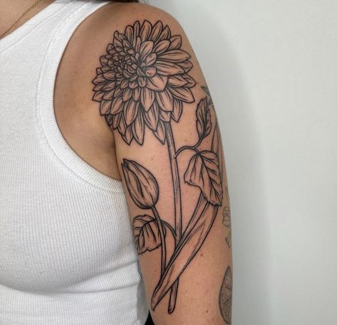 tattoo of a dahlia and a tulip, arm tattoo, botanical tattoo, floral tattoo, dahlia tattoo, tulip tattoo, flodal half sleeve. made by rosalieocchino Tulip Shoulder Tattoos For Women, Tulip Sleeve Tattoo, Tulip Arm Tattoo, Dahlia Fine Line Tattoo, Dahlia Flower Fine Line Tattoo, Tulip Tattoo Sleeve, Large Tulip Tattoo, Tattoo Tulip, Dahlia Tattoo