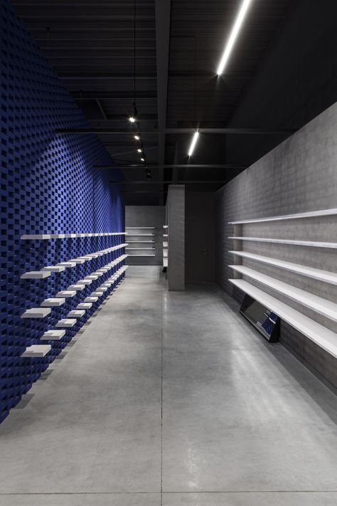 Store Interior Design, Retail Store Interior Design, Retail Interior Design, Retail Store Interior, Retail Concepts, Industrial Space, Blue Accent, Retail Interior, Blue Color Schemes