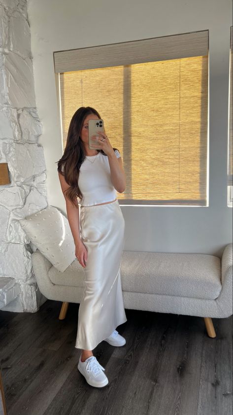 Cream Satin Maxi Skirt Outfit, Skirt Outfits Concert, Cream Maxi Skirt Outfit, Cream Silk Skirt Outfit, Button Down Skirt Outfit, Bride Outfits Casual, White Silk Skirt Outfit, Cream Satin Skirt Outfit, White Outfits Casual