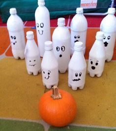 Halloween ghost bowling pins! Paint pop bottles :) | Crafts ... Class Party Halloween, Ghost Bowling, Pop Bottle Crafts, Halloween Carnival Games, Halloween Party Planning, Halloween Class Party, Family Fun Night, Party Projects, Family Diy