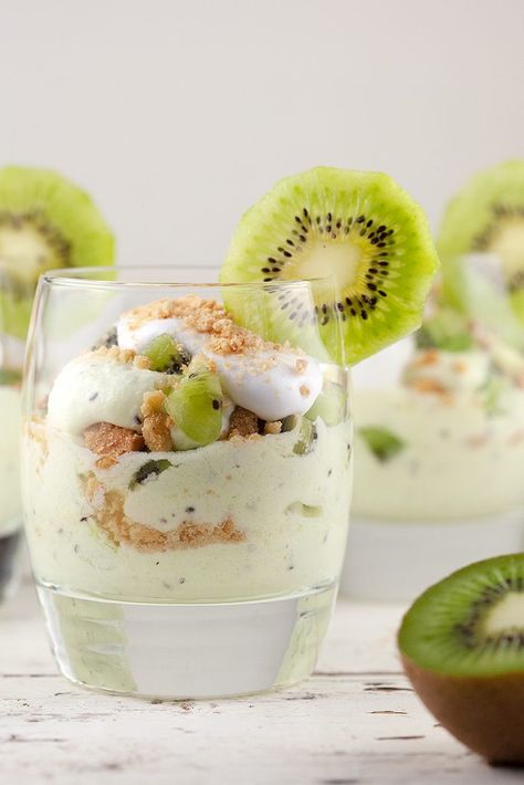 Recipes With Kiwi, Kiwi Recipes Dessert, Kiwi Dessert, Kiwi Recipes, Millionaire Shortbread, Easy Dessert Recipes, Fruit Dessert Recipes, Dessert Simple, Summer Baking