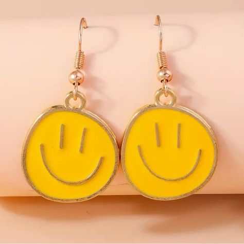 1 Pair Enamel Happy Face Dangle Earrings, Ideal Choice For Gifts Or Any Occasion! Questions? Ask Below Free People Jewelry, Justin Bieber Style, Yellow Smiley Face, Smiley Faces, Kids Accessories Jewelry, Face Earrings, Happy Smile, Girl Jewelry, Handcrafted Accessories