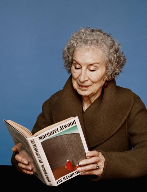 The Gentlewoman, Art Partner, Women Writers, Handmaid's Tale, Margaret Atwood, The Writer, University Of Toronto, Woman Reading, Paperback Books