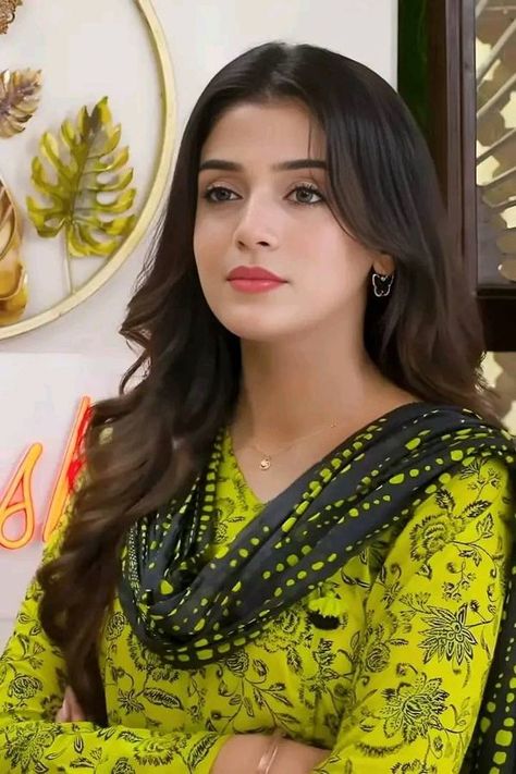 Laiba Khan Pakistani Actress, Laiba Khan, Pakistan Fashion Week, Iranian Beauty, Cute Celebrity Couples, Asian Bridal Dresses, Beautiful Red Dresses, Turkish Women Beautiful, Pakistan Fashion