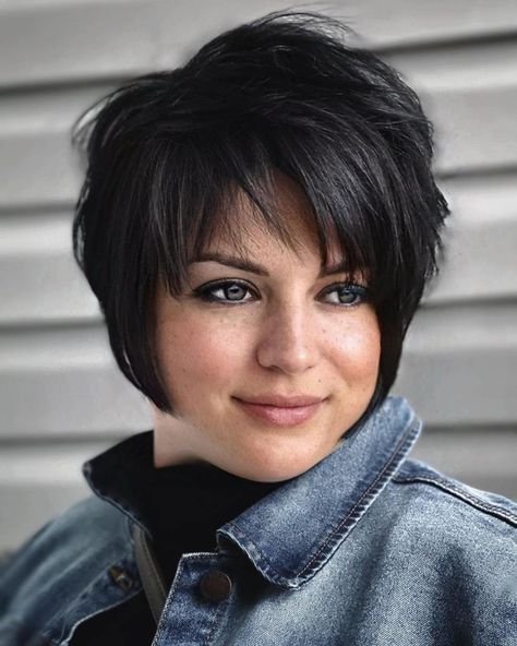 Long Pixie Bob, Bob Pixie Cut, Wedge Hairstyles, Pixie Bob Haircut, Golden Blonde Hair, Bob Hairstyles For Thick, Bob Haircut With Bangs, Short Hairstyles For Thick Hair, Short Layered Haircuts