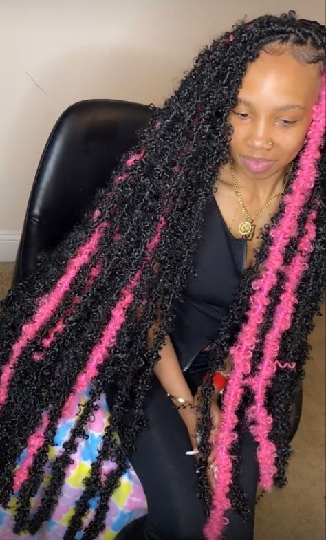 Long Butterfly Locs With Color Purple, Locs Colors For Women, Faux Locs With Color Underneath, Extended Butterfly Locs With Color, Butterfly Locs With Color Pink, Butterfly Locs With Color Long, Soft Locs With Pink, Butterfly Locs Pink And Black, Brown And Pink Butterfly Locs