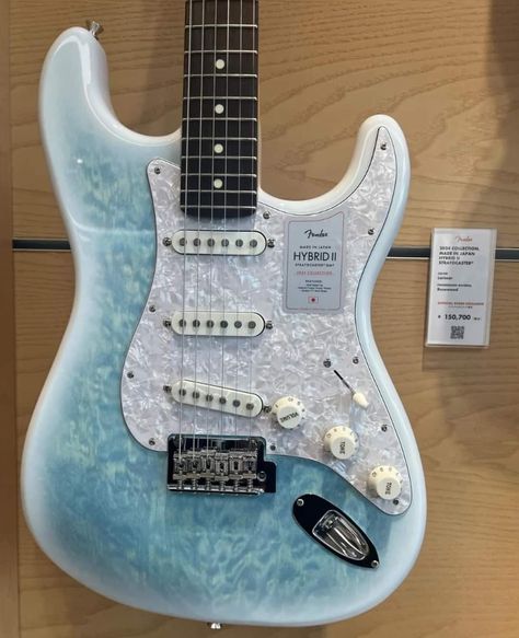 Gitar Vintage, R6 Siege, Blue Electric Guitar, Guitar Tabs Songs, Electric Guitar Design, Guitar Rig, Fender Electric Guitar, Guitar Obsession, Retro Gadgets