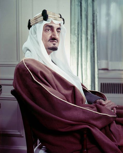 Saudi Arabia Photos, King Abdulaziz, Ksa Saudi Arabia, Saudi Men, Saudi Arabia Culture, Middle Eastern History, King Faisal, King Abdullah, المملكة العربية السعودية