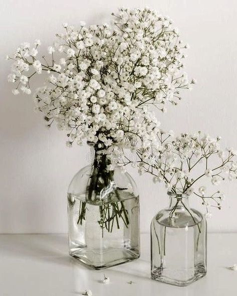 White Flowers Home Decor, Gypsophila In Vase, Glass Jar Table Centerpieces, Bridal Shower White Flower Arrangements, Minimalist Flower Decor, Minimalistic Bridal Shower Ideas, Baby Breath Vase, Baby Breath Arrangement, Minimalist Bridal Shower Ideas