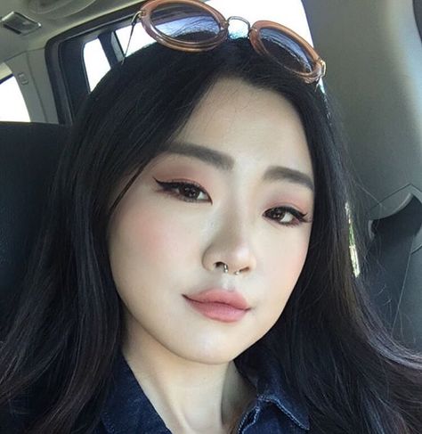 Asian Makeup Tutorials, Makeup Hacks Tutorials, Septum Piercing, Asian Makeup, Nose Piercing, Makeup Trends, Korean Makeup, Beautiful Skin, Ulzzang Girl