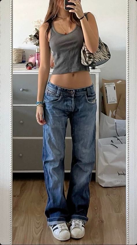 Aeroplane Outfit, Flight Outfit Airport Style, Airport Outfit Spring, Comfortable Airport Outfit, Best Travel Outfits For Women, Chic Airport Outfit, Travel Outfits For Women, Outfit Ideas Travel, Sweatpants Outfit Ideas