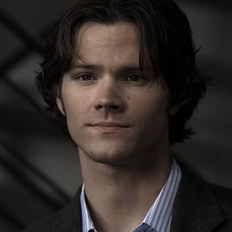 Sam Winchester Hair, Supernatural Season 2, Sammy Supernatural, Supernatural Sam Winchester, Dean Forester, Jared Padalecki Supernatural, Supernatural Pictures, Winchester Supernatural, Sam And Dean Winchester