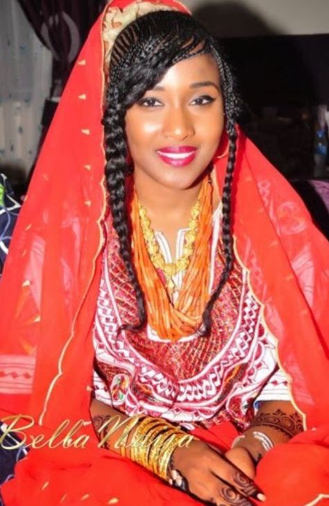 Kanuri bride #Nigeria Kanuri Women, Small Cornrows, Hausa Bride, Nigerian Bride, Wedding Lookbook, African Bride, African People, Bella Naija Weddings, Nigerian Wedding