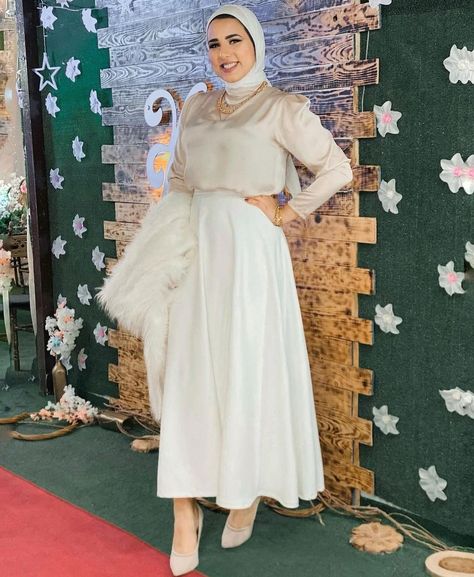 Soiree Outfit Hijab, Soiree Skirts, Skirt Soiree, Soiree Outfits, Hijab Fashion Outfits, Soiree Outfit, Muslim Evening Dresses, Hijab Wedding, Girls Dress Outfits