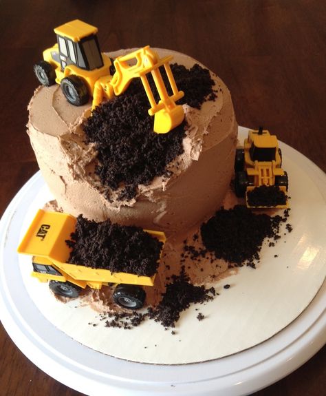 Digger Cake                                                                                                                                                                                 More Construction Birthday Party Cakes, Excavator Cake, Digger Cake, Construction Birthday Cake, Construction Cake, Truck Cakes, Construction Trucks, Torte Cupcake, 2 Birthday Cake