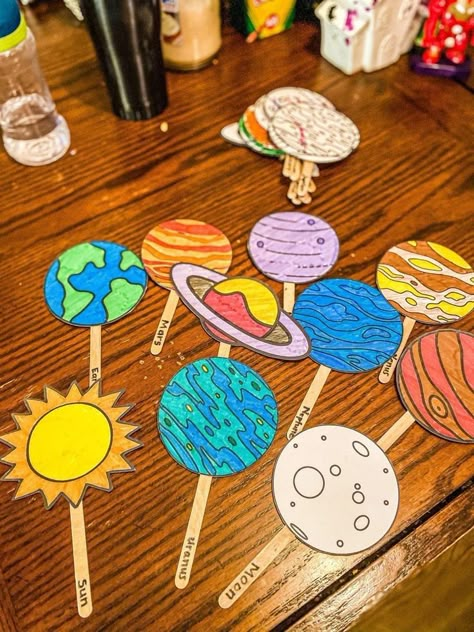 Planet Puppets, Planets Activities, Solar System Projects For Kids, Solar System Activities, Planet Crafts, Space Preschool, Space Crafts For Kids, Solar System Projects, Modern Homestead