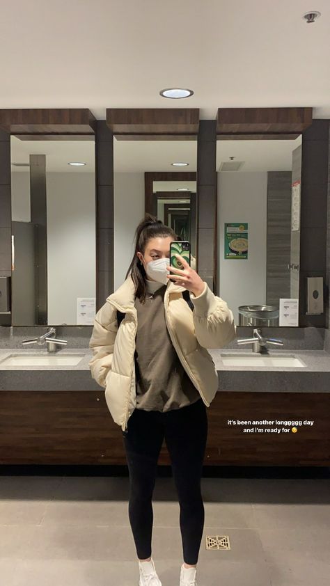 Myday Stories Ideas Selfie, Office Mirror Selfie, Mirror Selfie Aesthetic Quotes, Outfit Of The Day Instagram Story, Mirror Selfie Ig Story, Outfit Ig Story, Outfit Insta Story, Ootd Instagram Story, Mirror Selfie Captions