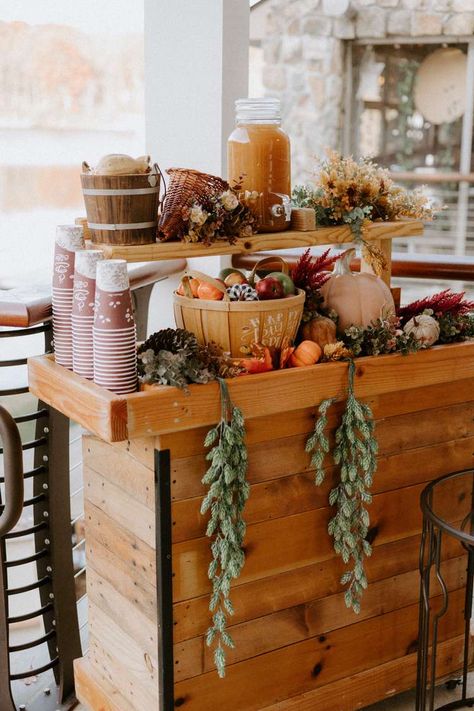 15 Apple Cider Bar Ideas for Your Fall Wedding Cider And Donut Bar Wedding, Cider Donuts Wedding, Apple Cider Bar Wedding, Cider Bar Wedding, Apple Cider Wedding, Apple Cider Station, Pumpkin Wedding Cakes, Pumpkin Centerpieces Wedding, Apple Cider Bar