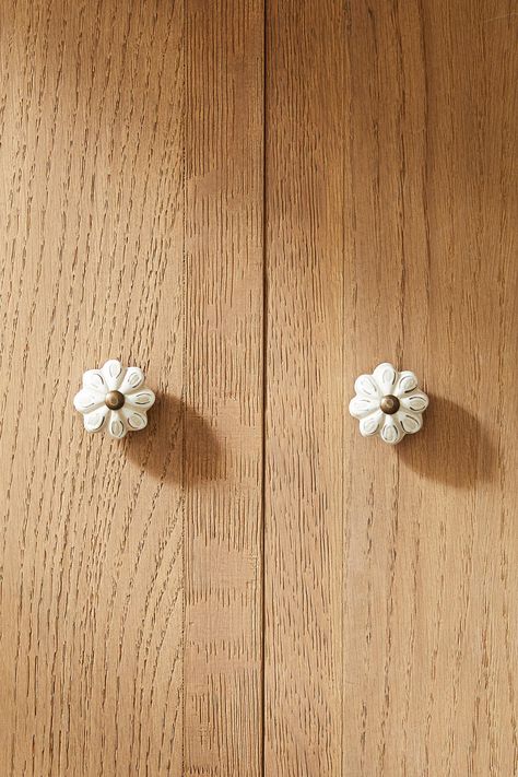 CERAMIC GOLD FLOWER DOOR KNOB (PACK OF 2) Door Knobs Colors, Cottagecore Window, Gold Drawer Knobs, Bathroom Fragrance, Dark Doors, Interior Door Knobs, Flower Door, Unique Knobs, Ceramic Door Knobs