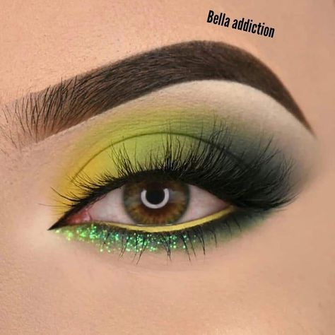 Yellow And Green Makeup Looks, Green Halloween Eye Makeup, Green And Yellow Eyeshadow Looks, Yellow And Green Makeup, Make Up Verde, Loki Makeup, Green Eyeshadow Makeup, Makeup Verde, Yellow Eye Makeup