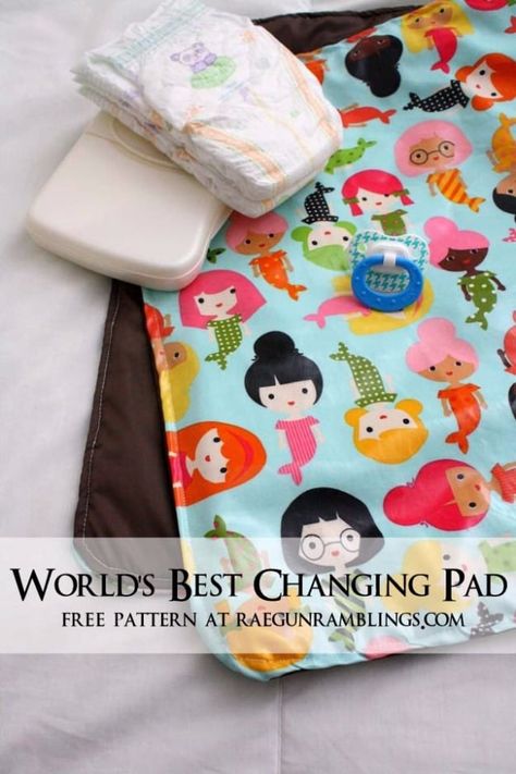 51 Things to Sew for Baby - Baby Changing Pad - Cool Gifts For Baby, Easy Things To Sew And Sell, Quick Things To Sew For Baby, Easy Baby Sewing Projects For Beginners, Baby Items To Sew And Sell #baby #diy #diygifts Changing Pad Pattern, Couture Bb, Sew Baby, Change Mat, Baby Pattern, Baby Changing Pad, Diy Bebe, Kids Sewing, Baby Sewing Projects