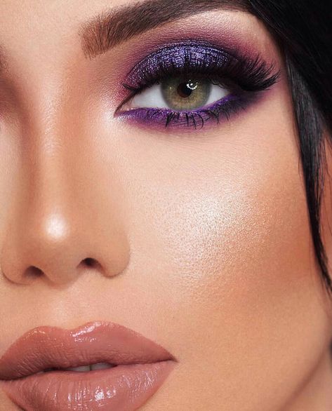 Purple Winged Eyeliner, Butterfly Makeup, Face Fashion, Purple Eye Makeup, Magical Makeup, Golden Eyes, Eye Look, Winged Eyeliner, Prom Makeup