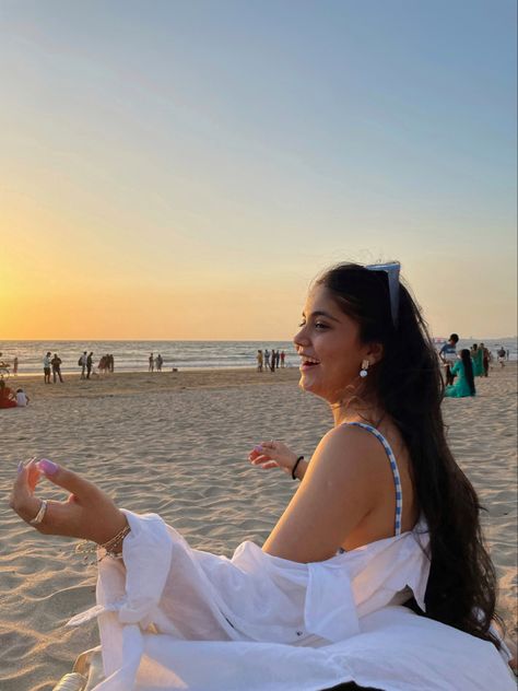 Beach White Shirt Outfit, Shirt Summer Outfit, Outfit Picnic, White Summer Shirt, Picnic Aesthetic, Summer Mood, Sunset Beach, Photo Inspo, Beach Sunset