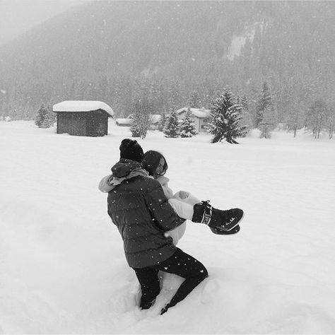 Man_influence on Instagram: “Winter vibes ❄️🖤 #feelings photo by @kristin_rodin” Winter Inspo, Winter Photos, Winter Love, Ushuaia, Clipuri Video, Christmas Couple, Winter Wonder, Ski Trip, Winter Aesthetic