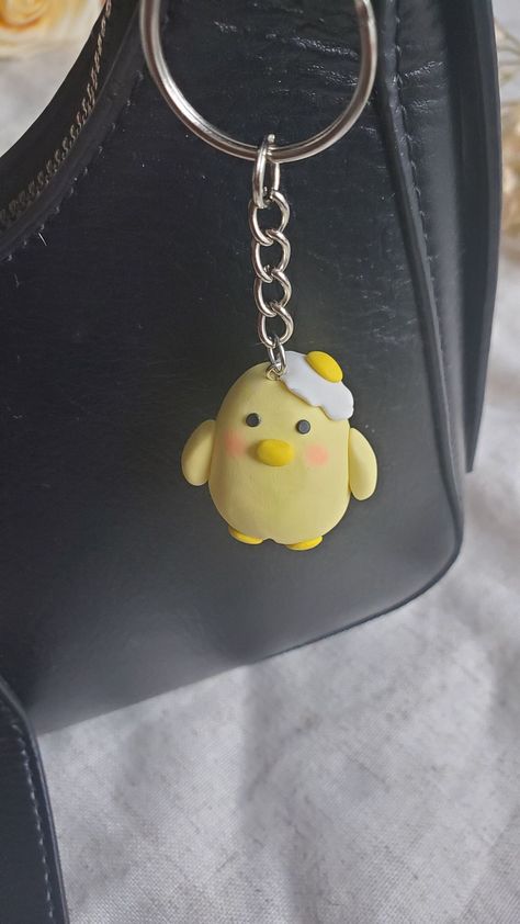 Cute Keychain With Clay, Keychain Ideas With Clay, Cute Keyrings, Keychain Clay Ideas, Polymer Clay Keychain Ideas, Keychain With Clay, Cute Clay Keychains, Fimo Keychain, Clay Making Ideas