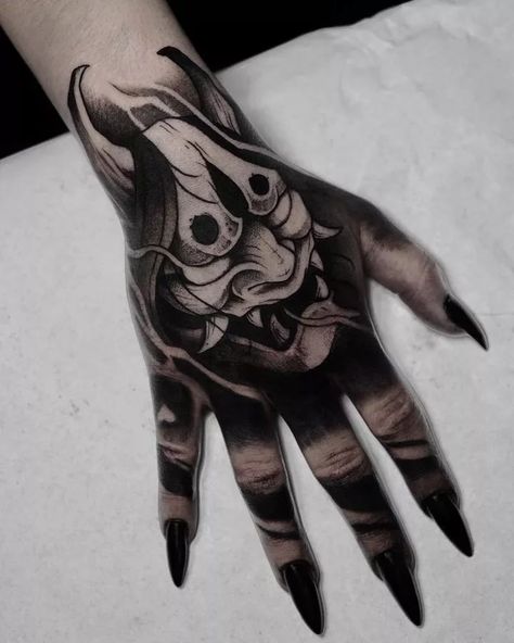 Black Work Hand Tattoo, Black Work Tattoo Blackwork, Trippy Tattoo Ideas, Black Sleeve Tattoo, Tattoo Mom, Trippy Tattoo, Funky Tattoos, Yakuza Tattoo, Blackout Tattoo