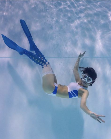 Manabu Koga, Underwater Photoshoot, Mermaid Pose, Body Reference Poses, Underwater Photos, Human Poses Reference, Figure Poses, Human Poses, Dynamic Poses