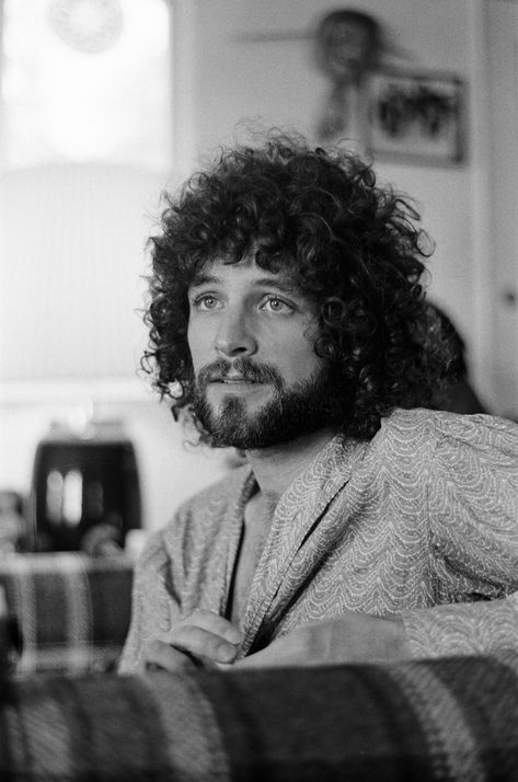 Lindsey Buckingham 70s, Stevie Nick, Stevie Nicks Lindsey Buckingham, Buckingham Nicks, Lindsey Buckingham, Gorgeous Guys, Dream Man, Red Flags, Fleetwood Mac