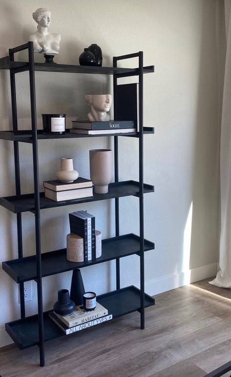 Aesthetic Bookshelf Ideas Bedroom, Black Bookshelf Aesthetic, Style A Bookcase, Bookshelf Room, Black Bookshelf, Mens Bedroom Decor, Bookshelf Inspiration, Shelf Decor Living Room, First Apartment Decorating