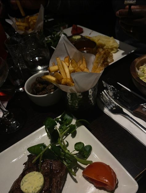 picture of steak dinner Steakhouse Dinner Aesthetic, Steak Dinner, Date Dinner, Fine Dining, Food Lover, Date Night, Steak, Restaurant