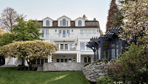 This Modern Abode Embraces Its Mountainous Lake Tahoe Setting | Luxe Interiors + Design Active Couple, Lake Tahoe Vacation, Outdoor Cabana, Modern Mountain Home, Dutch Colonial, Beach House Style, Modern Beach House, Modern Mountain, Luxe Interiors