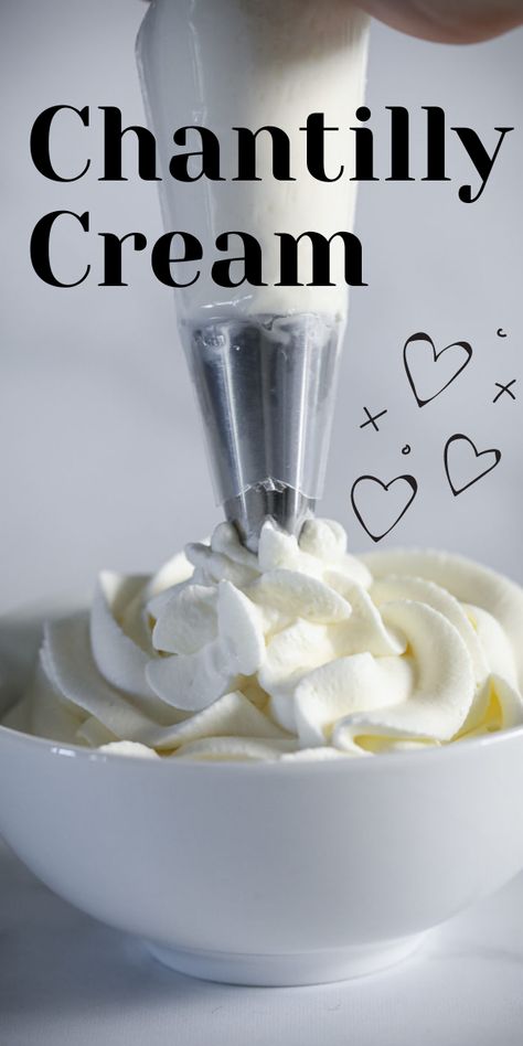 Cream Chantilly, Chantilly Buttercream Frosting, Chantilly Cake Frosting Recipe, Chantilly Cream Frosting, Chantilly Icing, Chantilly Cupcake Recipe, Chantilly Cookies, Chocolate Chantilly Cream, Chantilly Frosting Recipe