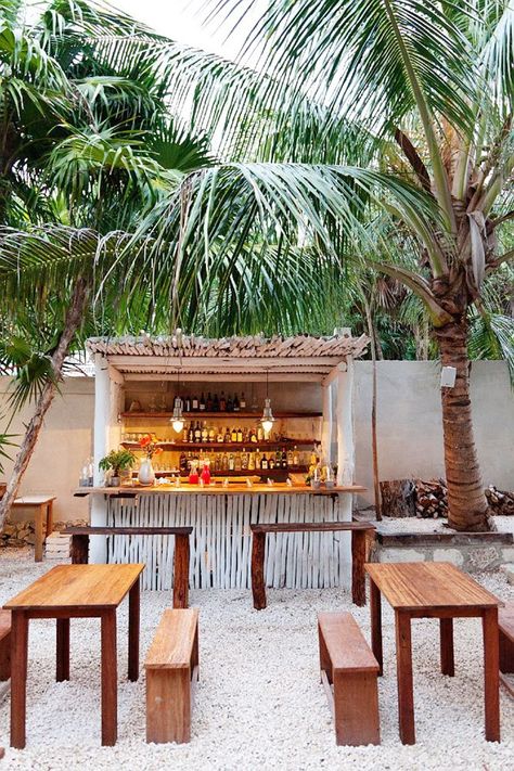 Restaurant Awards: Our Editors' Favorite Eateries Around the World via @MyDomaine Bar En Plein Air, Bar Deco, Diy Outdoor Bar, Outdoor Restaurant Design, Bar Exterior, Cafe Shop Design, Backyard Bar, Beach Cafe, Outdoor Cafe