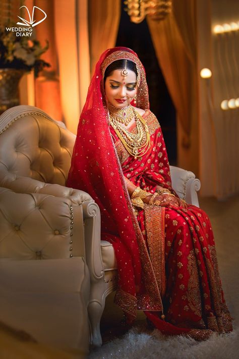 Indian Bridal Wear Red, Red Saree Wedding, Bengali Bridal Makeup, Designer Bridal Lehenga Choli, Indian Bridal Sarees, Bengali Bride, Indian Bride Outfits, Wedding Saree Collection, Wedding Saree Indian