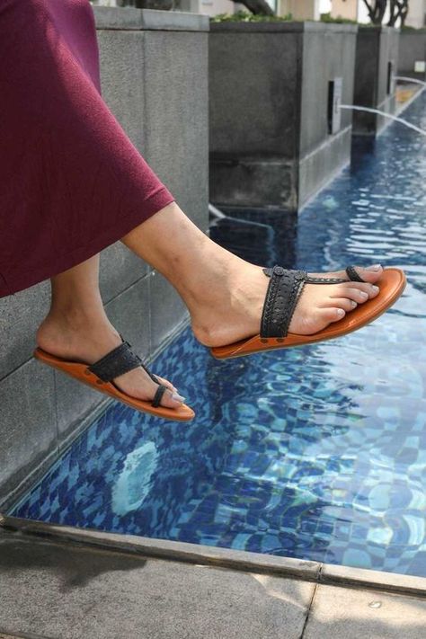 Leather Chappals, Kolhapuri Chappals, Indian Sandals, Delhi Fashion, Vegan Sandals, Summer Sandals Flat, Beautiful Anklet, Footwear Fashion, Women Footwear