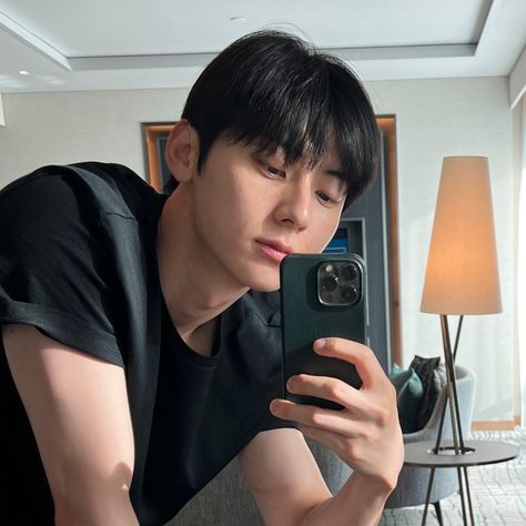 Hwang Minhyun Boyfriend Material, Hwang Minhyun Icons, Minhyun Nuest, Hwang Min Hyun, Min Hyun, First Boyfriend, Kpop Profiles, Hwang Minhyun, Lee Hyun