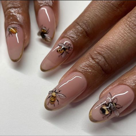 🐝 Bee Nail Designs, Beyonce Nails, Bumble Bee Nails, Concert Nails, Bee Nails, Nail Design Inspiration, Trendy Nail Design, Yellow Nails, Minimalist Nails