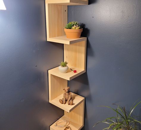 Wall Corners are often left plain, but why not add a little modern touch! These modern corner shelves are great for displaying your keepsakes, pictures, plants, books, or any of your favorite memories and décor. Measurements: (2 sizes to choose from. Custom sizes welcome) Large Size: - 37.25" overall shelf height - Each shelf is approximately 9"x9"x 8.375" tall -Material is 3/4" thick premium pine Regular Size:  Click here for smaller version: https://www.etsy.com/ca/GardenCityCreation/listing/1 Outer Corner Shelves, Corner Floating Shelf, Tiny Condo, Corner Shelf Ideas, Corner Stand, Mail Organizer Wall, Shelf Corner, Wall Corner, Corner Display