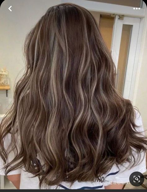 Long Brown Highlighted Hair, Brown Highlighted Hair, Cold Brown Hair, Caramel Hair Highlights, Short Blue Hair, Pelo Cafe, Haircuts For Long Hair With Layers, Highlighted Hair, Brown Hair Inspo