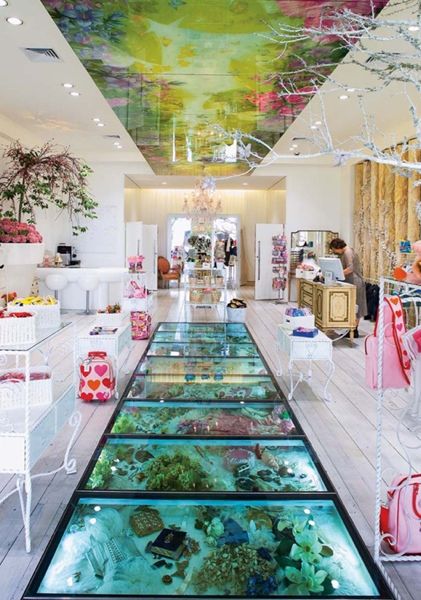 Okay @Ali Velez Kindle, it's official, we need a fish tank floor! Glass Flooring, Store Concept, Retail Store Interior, Retail Inspiration, Store Interiors, Retail Merchandising, Showroom Design, Salou, Retail Interior